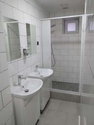 Хостелы Mega Hostel Киев Стандартный двухместный номер с 2 отдельными кроватями-3