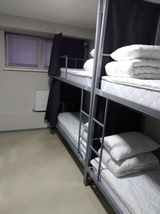 Хостелы Mega Hostel Киев Спальное место на двухъярусной кровати в общем номере для мужчин-5