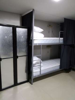 Хостелы Mega Hostel Киев Спальное место на двухъярусной кровати в общем номере для мужчин-5