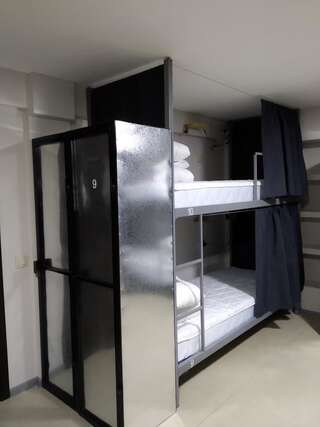 Хостелы Mega Hostel Киев Спальное место на двухъярусной кровати в общем номере для мужчин-6