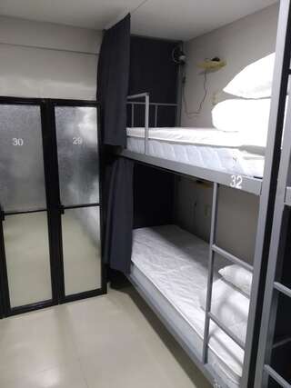 Хостелы Mega Hostel Киев Спальное место на двухъярусной кровати в общем номере для мужчин-8